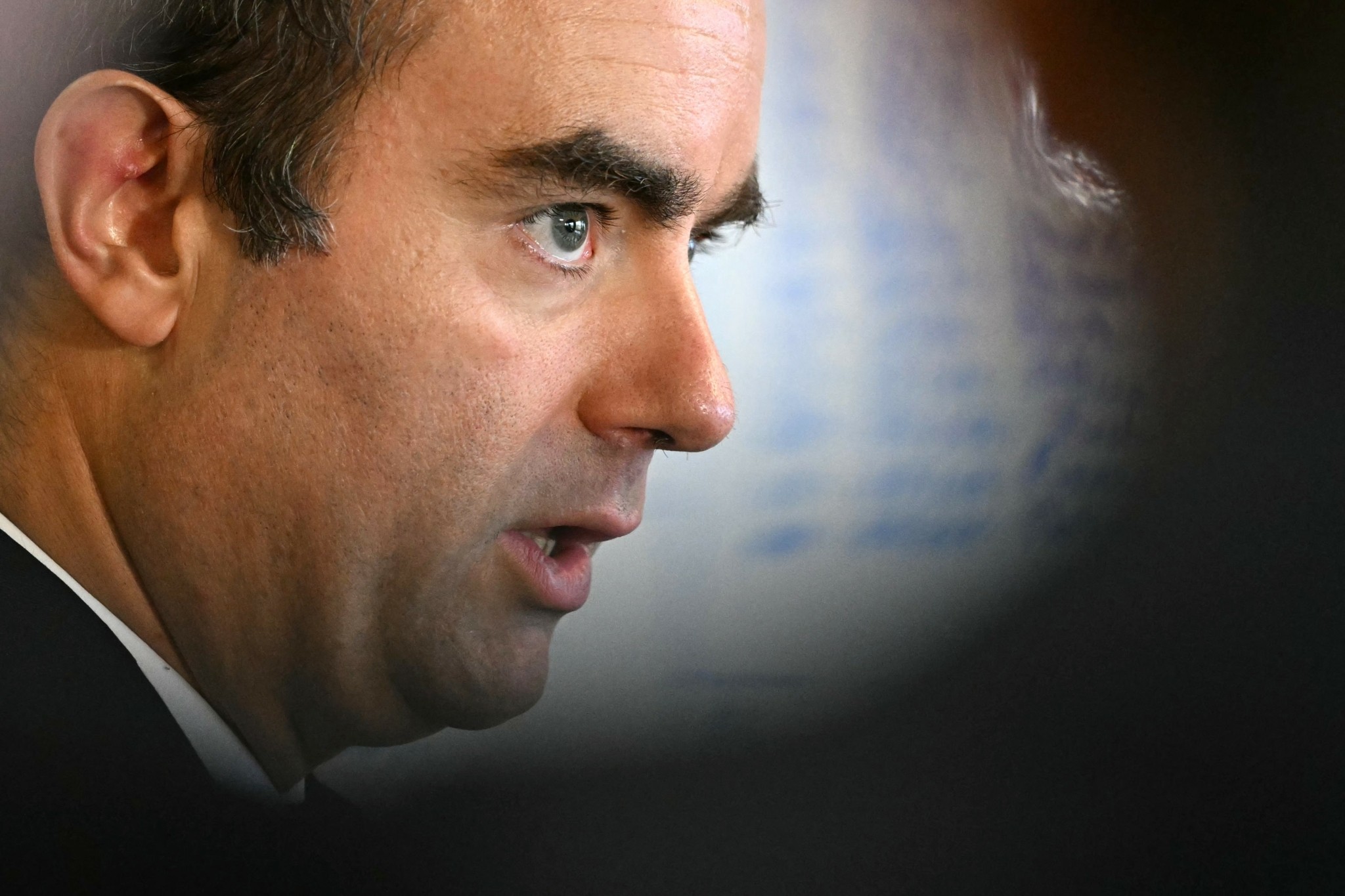 Λεκορνί: Αγώνας δρόμου για να περάσει τον γαλλικό προϋπολογισμό