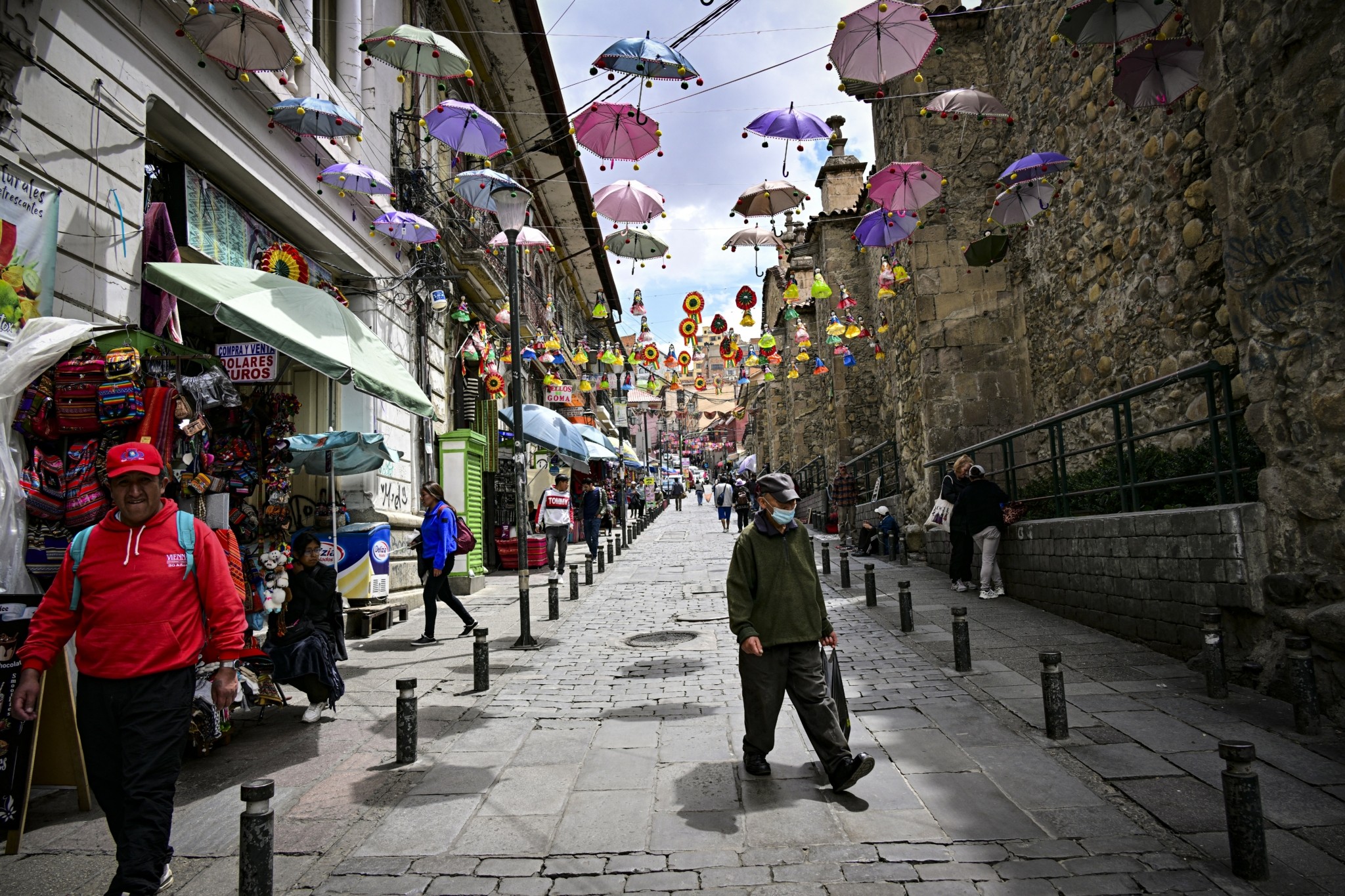 Βολιβία: Στις κάλπες οι ψηφοφόροι για τον δεύτερο γύρο των προεδρικών εκλογών