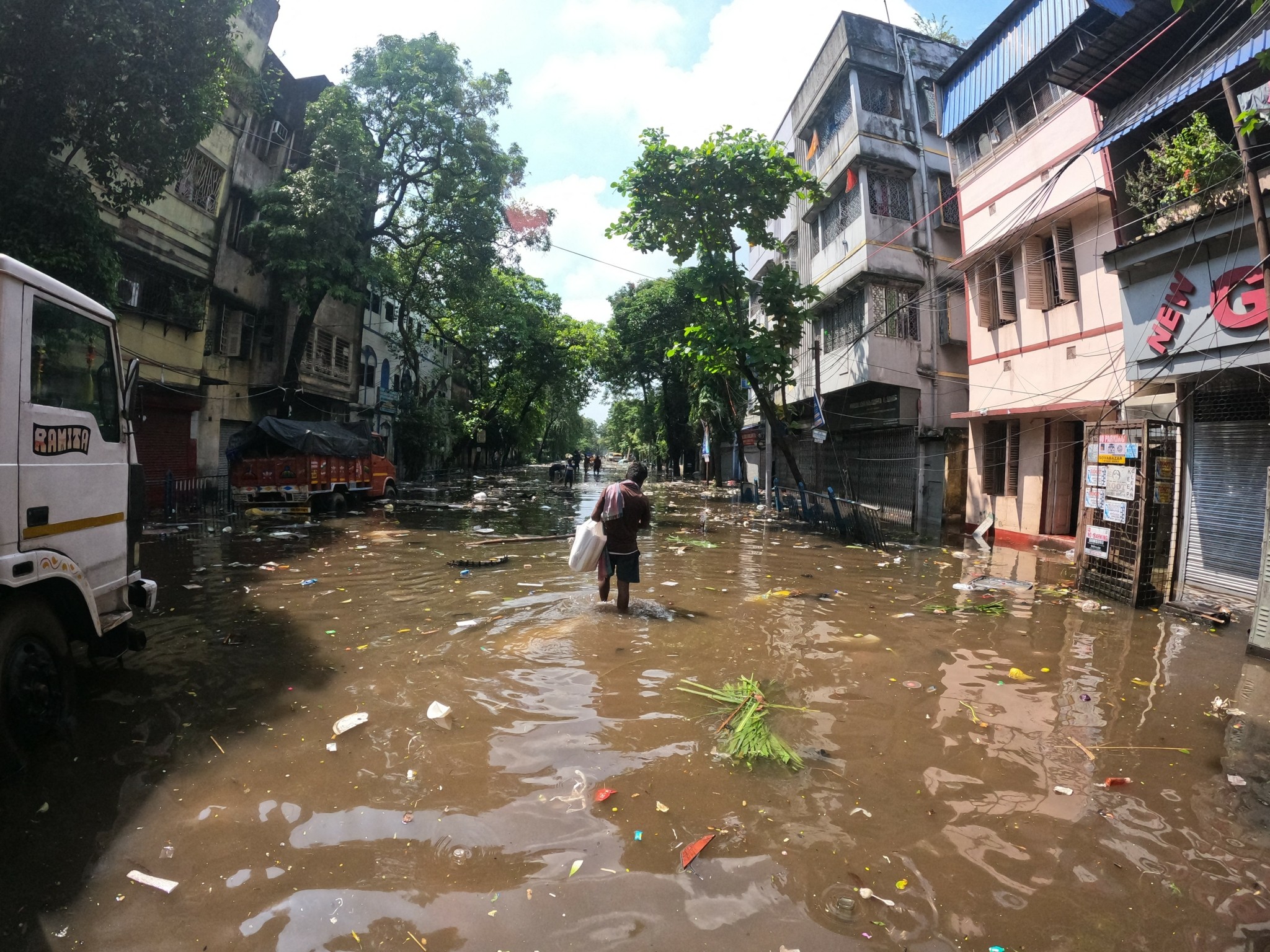 Φυσικές καταστροφές: Οι εταιρείες αναλαμβάνουν κόστος ρεκόρ – Πάνω από 100 δισ. δολάρια οι ζημιές