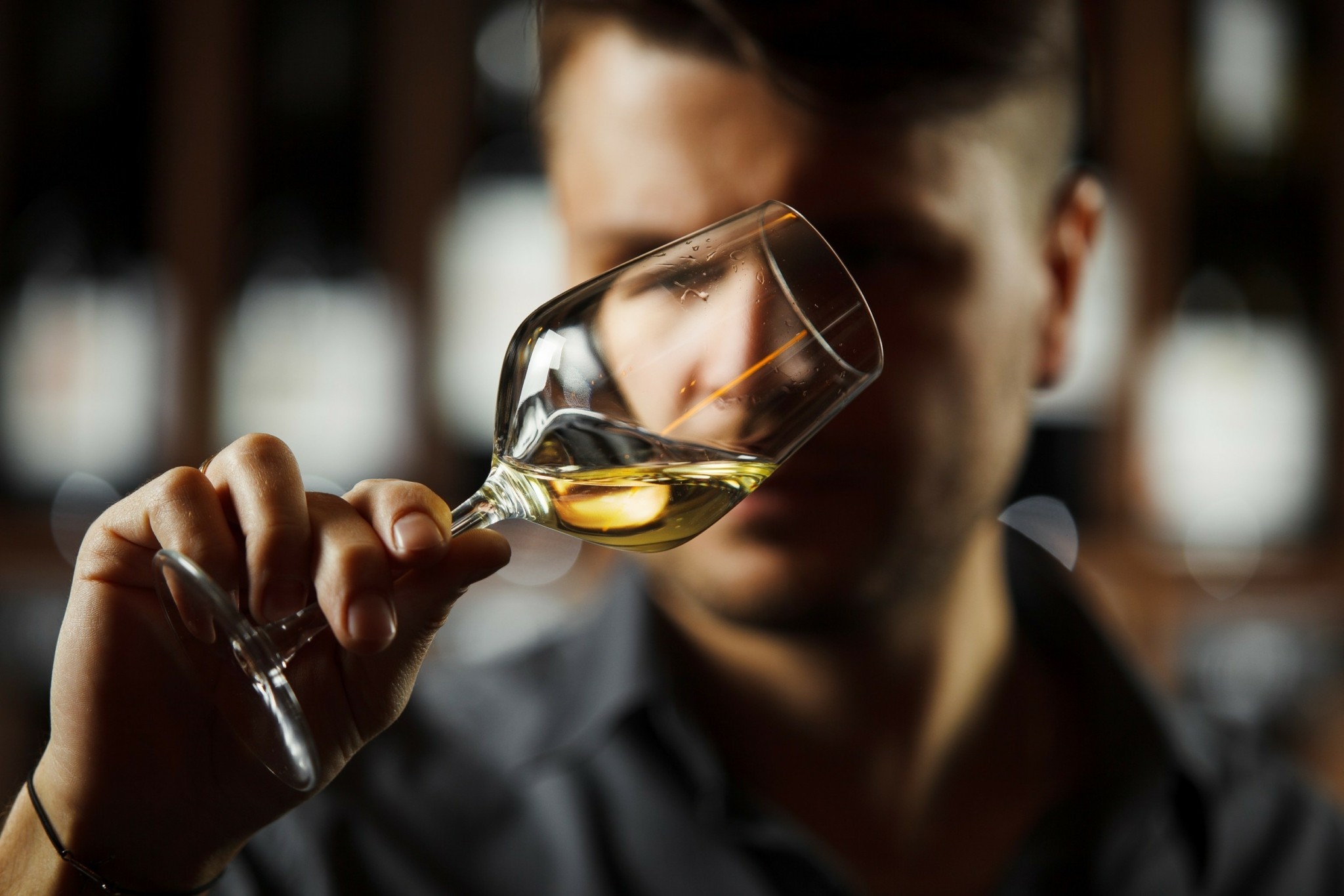 Κρασί: Ολα τα μυστικά για τη σπιτική κάβα σε συντηρητή, ντουλάπι, ή υπόγειο