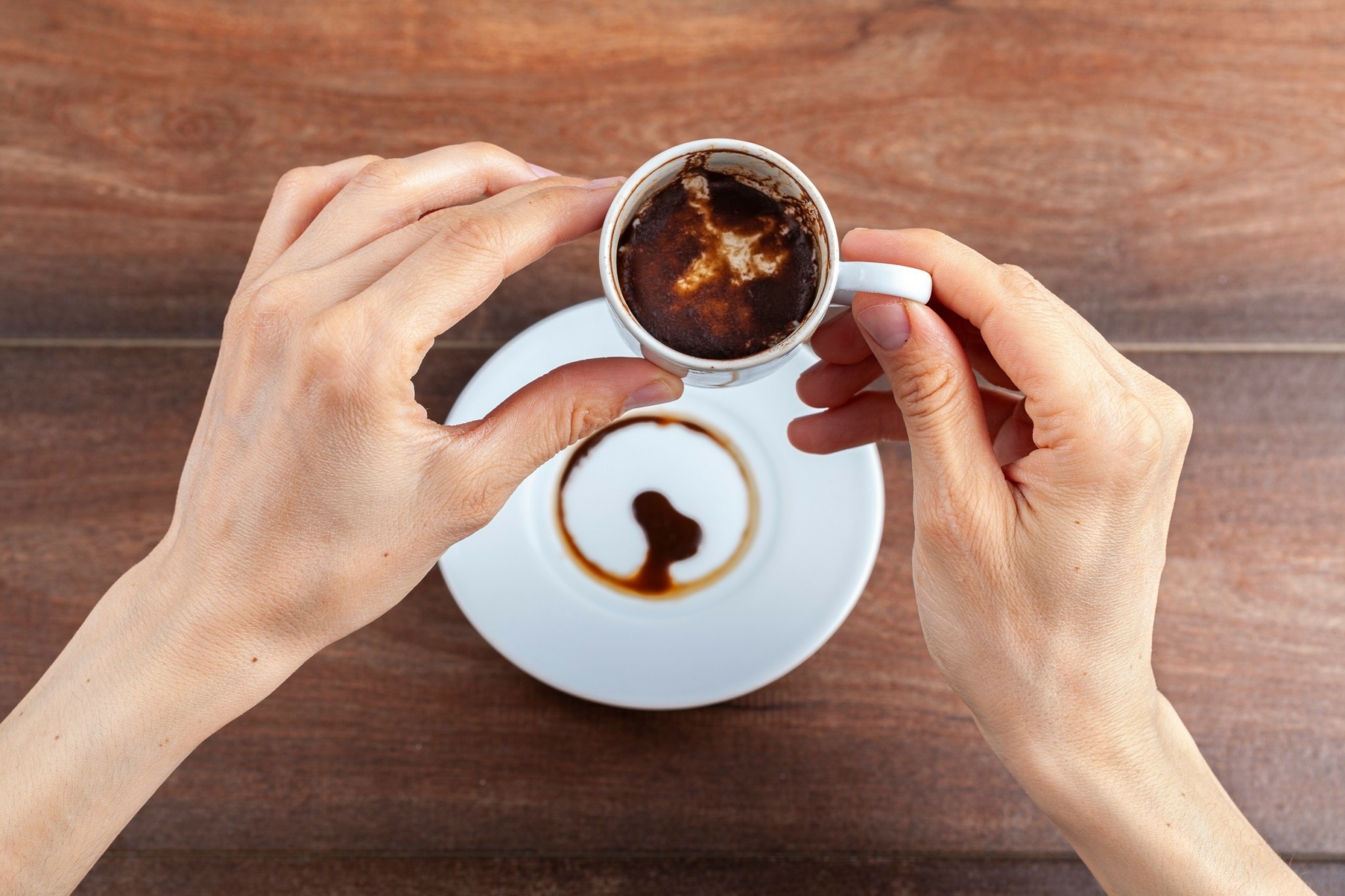 Καφεμαντεία και Ταρώ με ΑΦΜ: Αναμονή μιας εβδομάδας για ελεύθερο ραντεβού για το κοινό που διψάει για ελπίδα Καφεμαντεία και Ταρώ με ΑΦΜ: Αναμονή μιας εβδομάδας για ελεύθερο ραντεβού για το κοινό που διψάει για ελπίδα