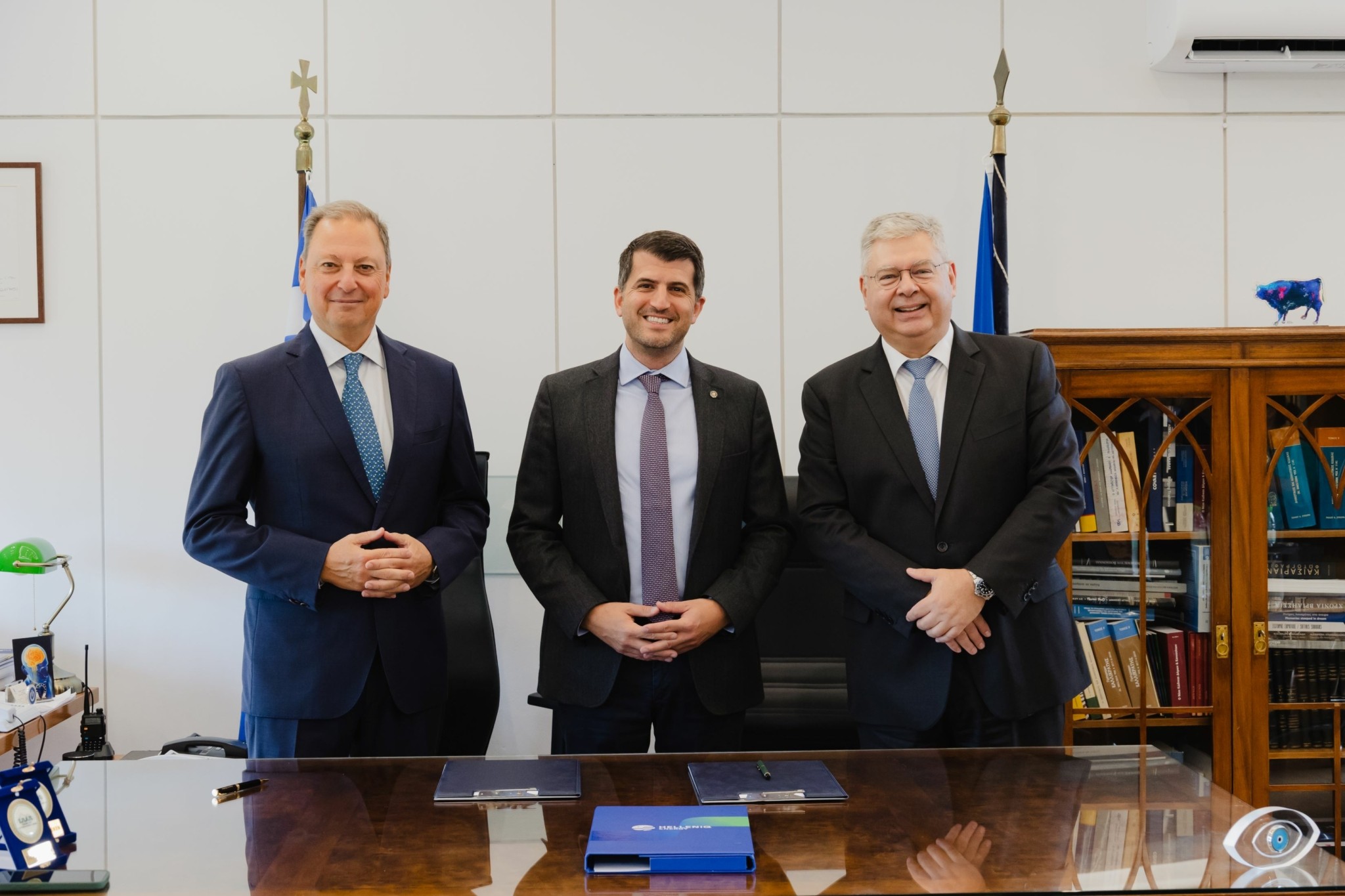 HELLENiQ ENERGY: Δωρεά 3 Πυροσβεστικών Οχημάτων στον Σύνδεσμο Δήμων για την προστασία και ανάπλαση του Πεντελικού