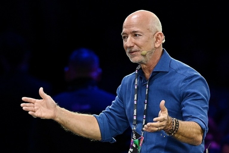 Ο Τζεφ Μπέζος προβλέπει «διαστημικά» data centers τα επόμενα 20 χρόνια και μείωση της γήινης εξάρτησης