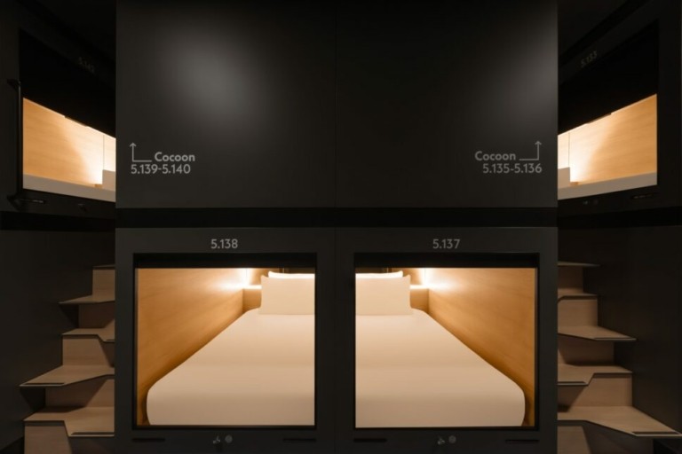 35 ευρώ η βραδιά σε δωμάτιο-κουτί: Ανοιξε στο Λονδίνο το μεγαλύτερο Capsule Hotel του κόσμου 35 ευρώ η βραδιά σε δωμάτιο-κουτί: Ανοιξε στο Λονδίνο το μεγαλύτερο Capsule Hotel του κόσμου