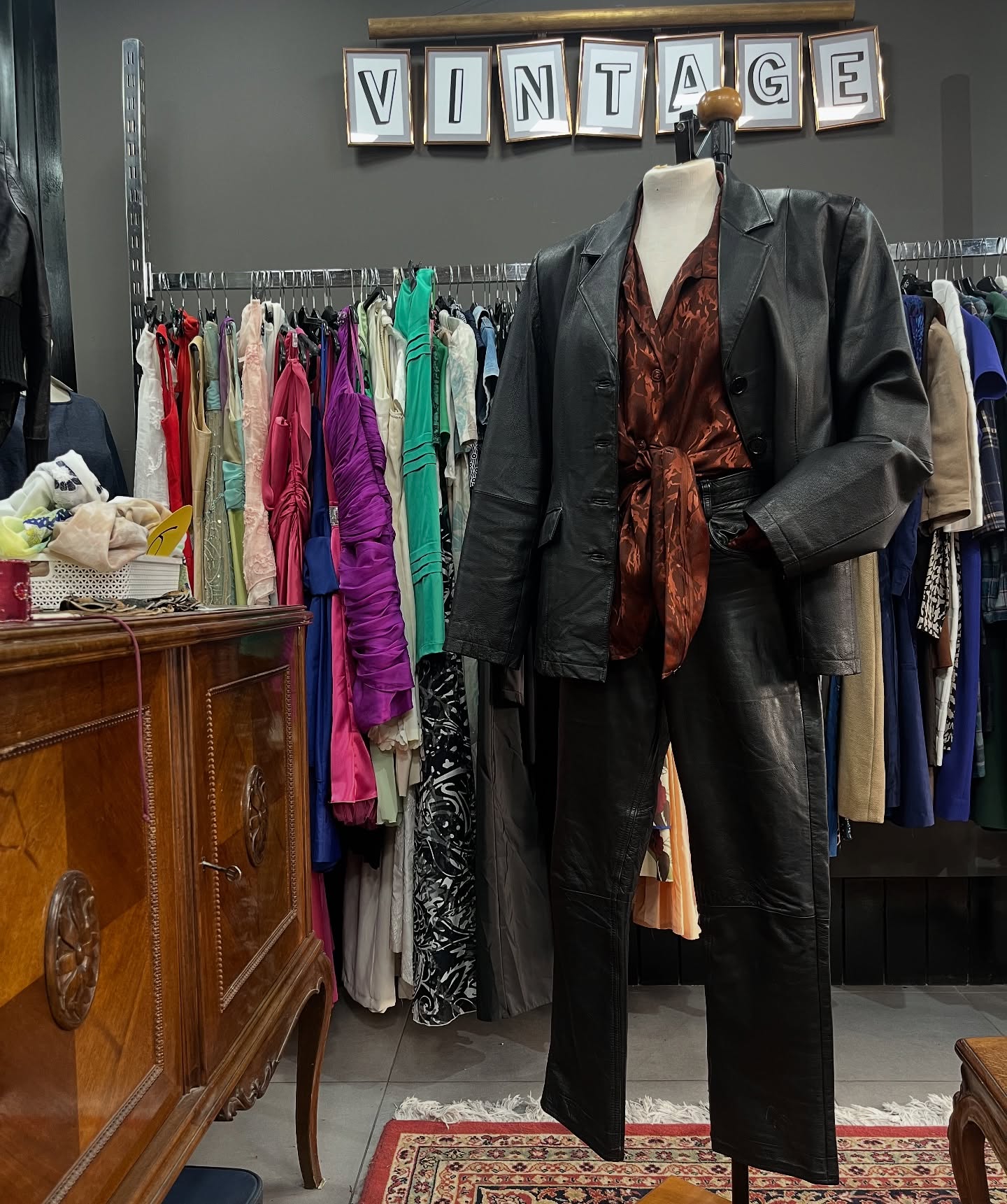 Οι Ελληνες αγάπησαν τα μεταχειρισμένα ρούχα και αντικείμενα Οι Ελληνες αγάπησαν τα μεταχειρισμένα ρούχα και αντικείμενα