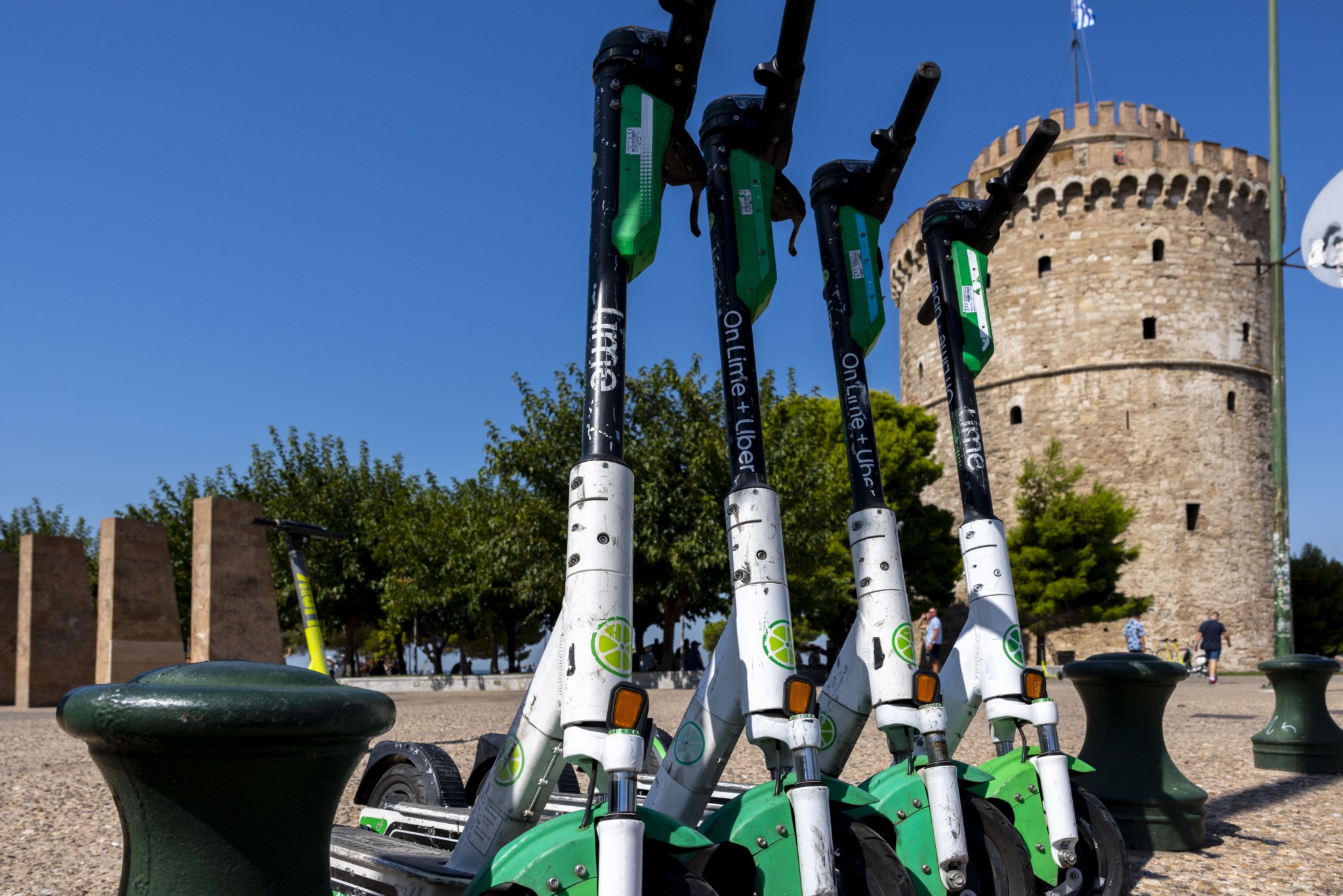 Hλεκτρικά πατίνια και e-bikes: Ενα φαινόμενο που παίρνει διαστάσεις – Πόσα κυκλοφορούν σε Αθήνα και Θεσσαλονίκη