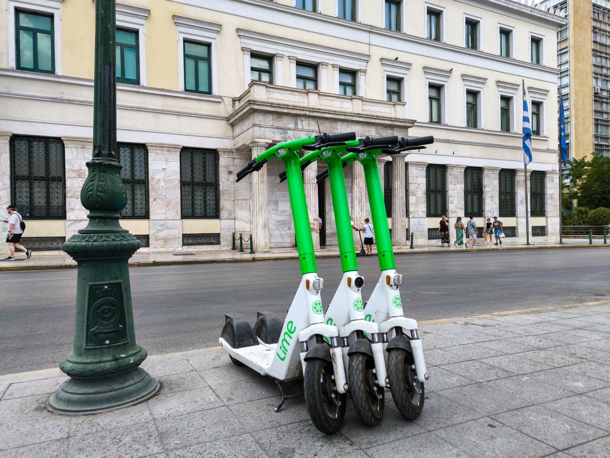 Hλεκτρικά πατίνια και e-bikes: Ενα φαινόμενο που παίρνει διαστάσεις – Πόσα κυκλοφορούν σε Αθήνα και Θεσσαλονίκη