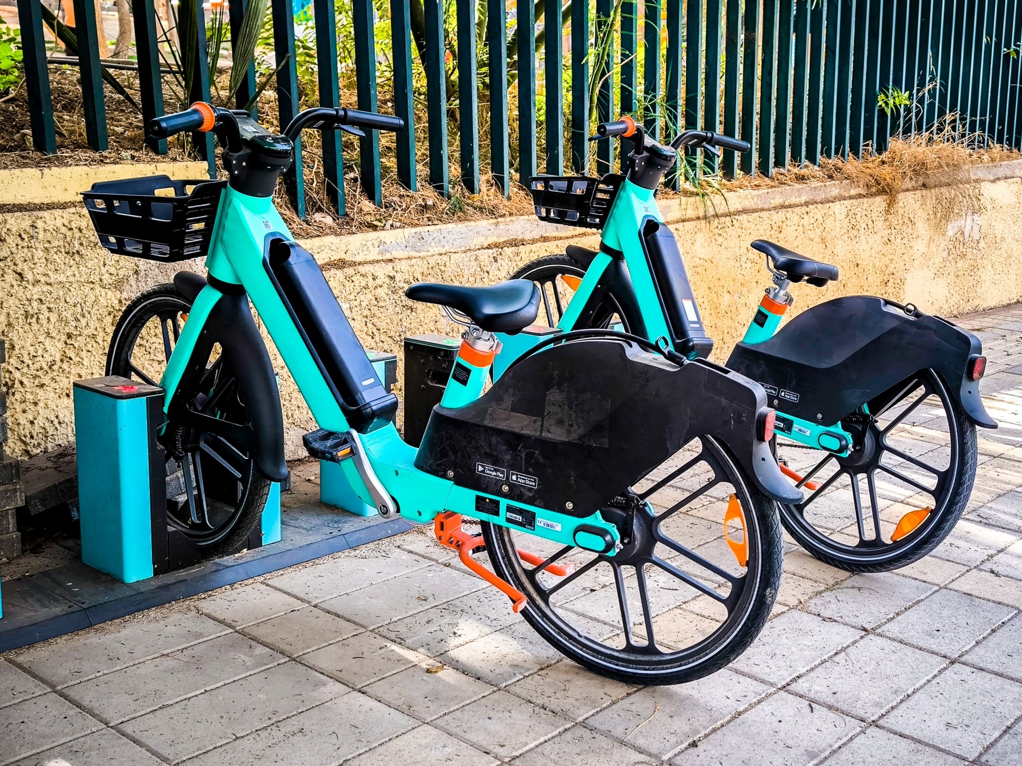 Hλεκτρικά πατίνια και e-bikes: Ενα φαινόμενο που παίρνει διαστάσεις – Πόσα κυκλοφορούν σε Αθήνα και Θεσσαλονίκη