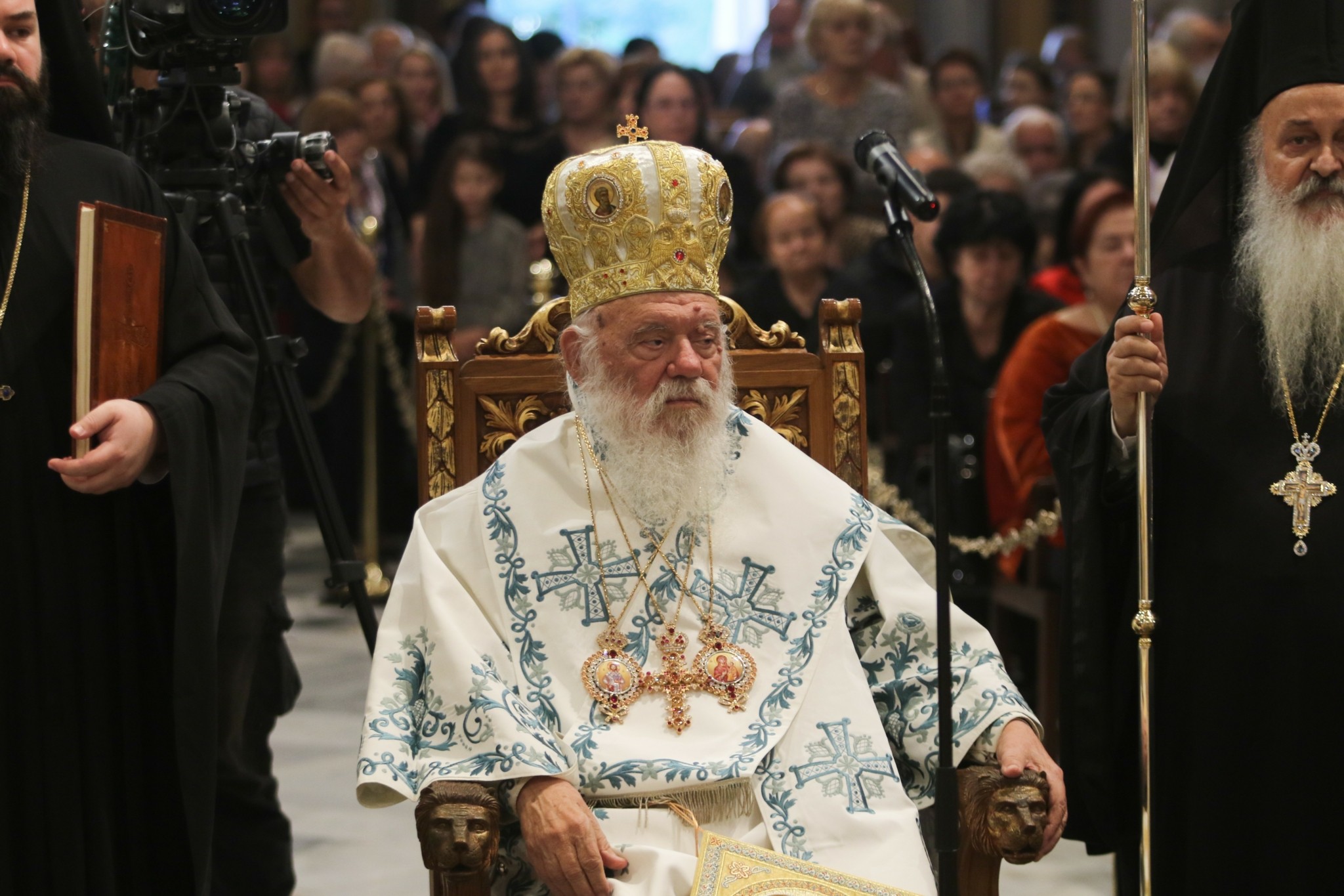 Βγήκε από το νοσοκομείο ο Αρχιεπίσκοπος Ιερώνυμος – «Όλα καλά, νιώθω καλύτερα» (vid)