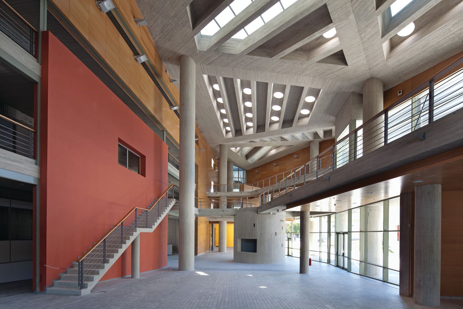 Η ιστορία πίσω από το εντυπωσιακό νέο δημαρχείο Θεσσαλονίκης που χρειάστηκε 23 χρόνια για να υλοποιηθεί