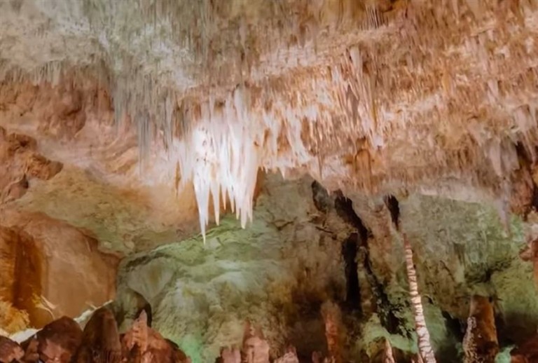 Σπήλαιο σε αναβρασμό από ένα σακουλάκι Cheetos – Το viral της χρονιάς (vid)