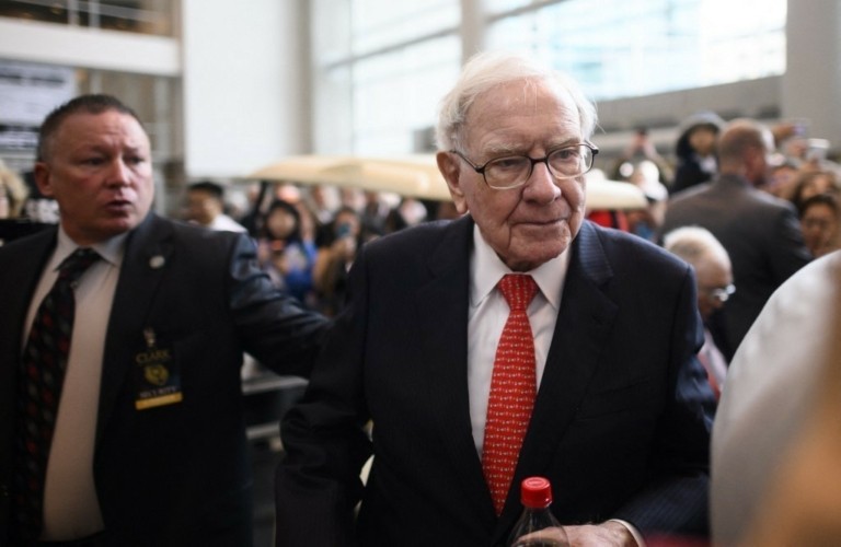 Ο Γουόρεν Μπάφετ πουλά ξανά μετοχές της Apple – Νέα κίνηση από τη Berkshire Hathaway