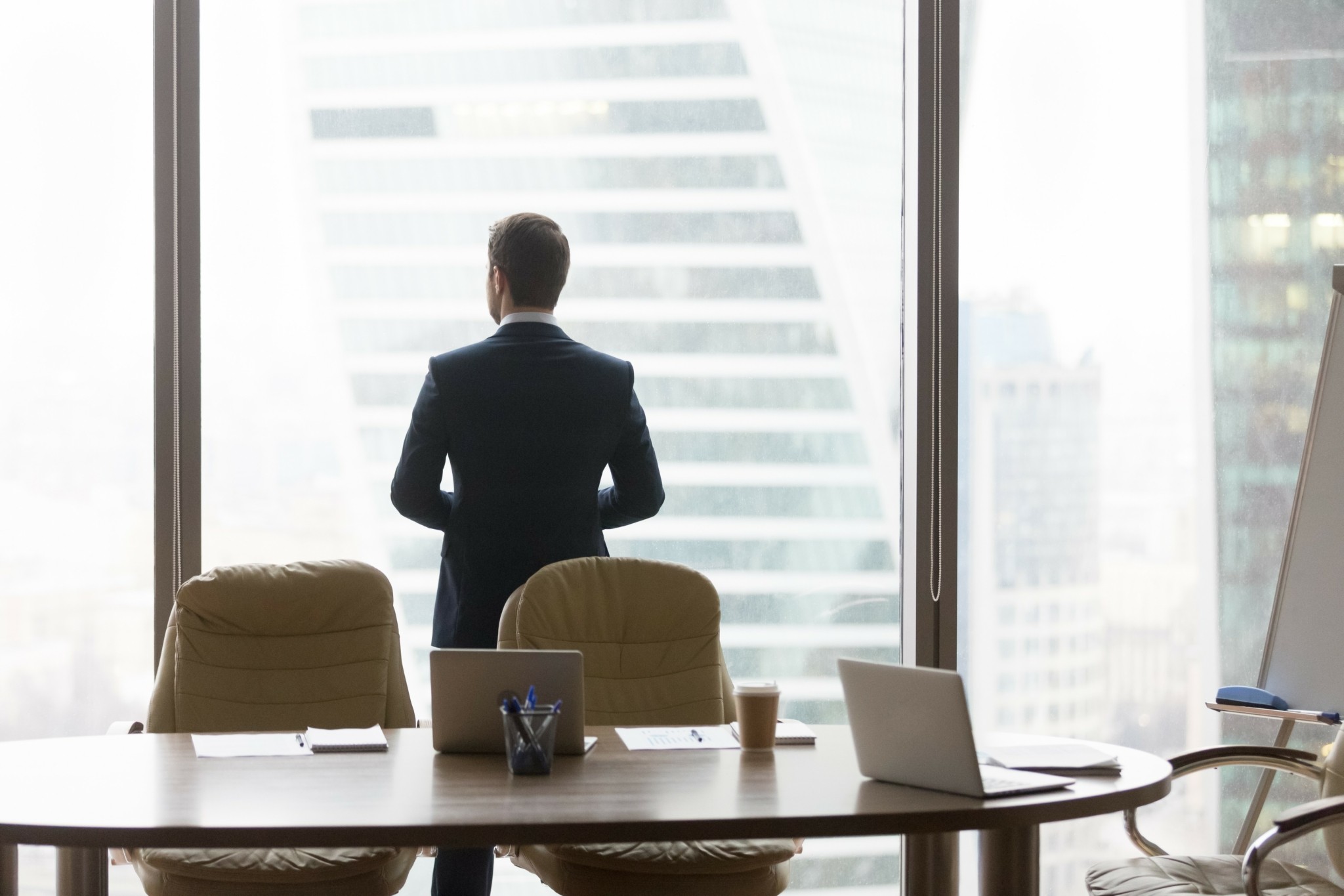 ΗΠΑ: Η εμπιστοσύνη των CEOs ανακάμπτει, αλλά η ανησυχία για την οικονομία και τους δασμούς παραμένει