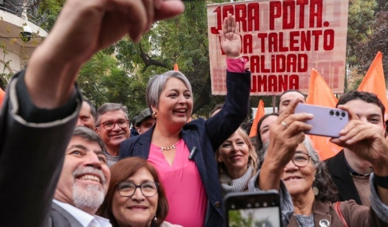 Χιλή: Η αριστερή Γιανέτ Χάρα φαβορί για τη νίκη στον α’ γύρο των προεδρικών εκλογών