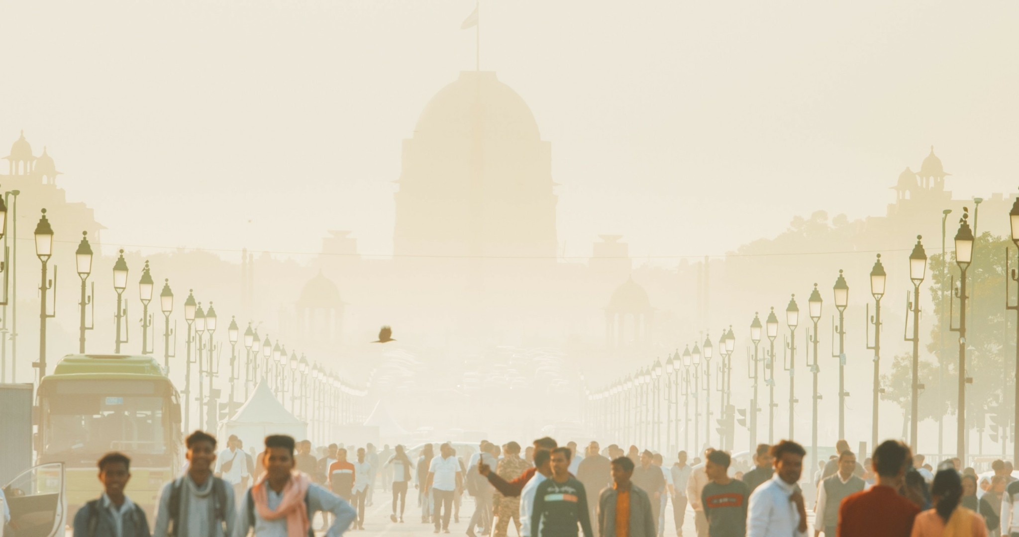 Πείραμα με «σπορά»: Ετσι θα διαλύσουν το νέφος στην πιο μολυσμένη πρωτεύουσα στον κόσμο (vid)