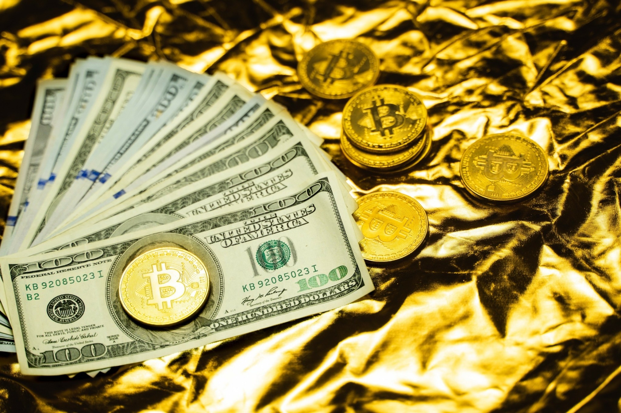 Τα «χρυσά» ρεκόρ και το μετέωρο βήμα του δολαρίου – Βγαίνει από την αφάνεια η εξόρυξη πολύτιμων μετάλλων (γραφήματα)