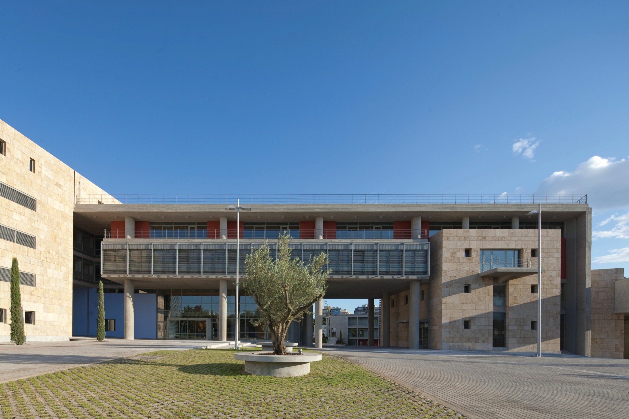 Η ιστορία πίσω από το εντυπωσιακό νέο δημαρχείο Θεσσαλονίκης που χρειάστηκε 23 χρόνια για να υλοποιηθεί