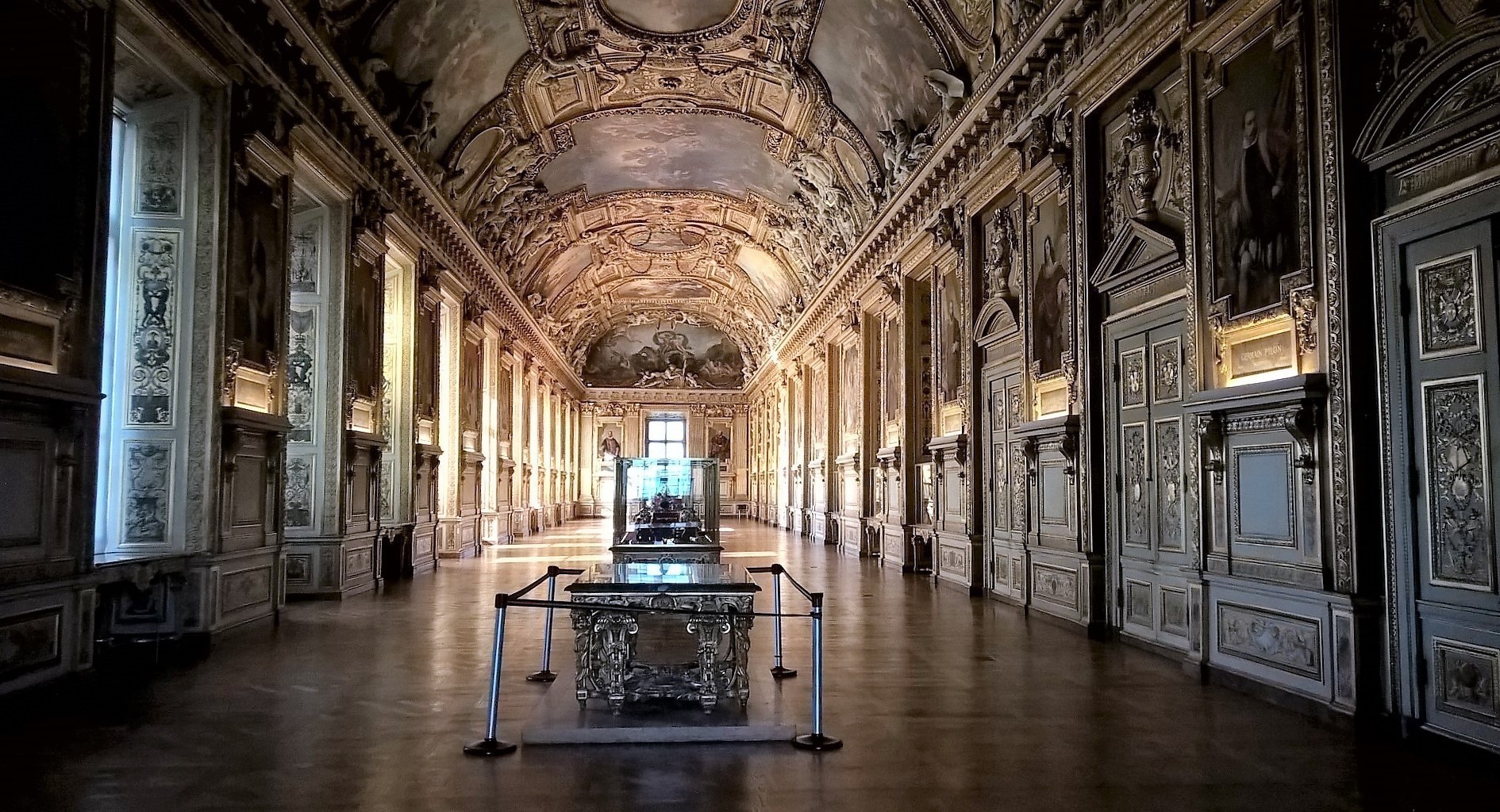 Χρυσές δουλειές για την εταιρεία που κατασκεύασε τη σκάλα της ληστείας του Λούβρου