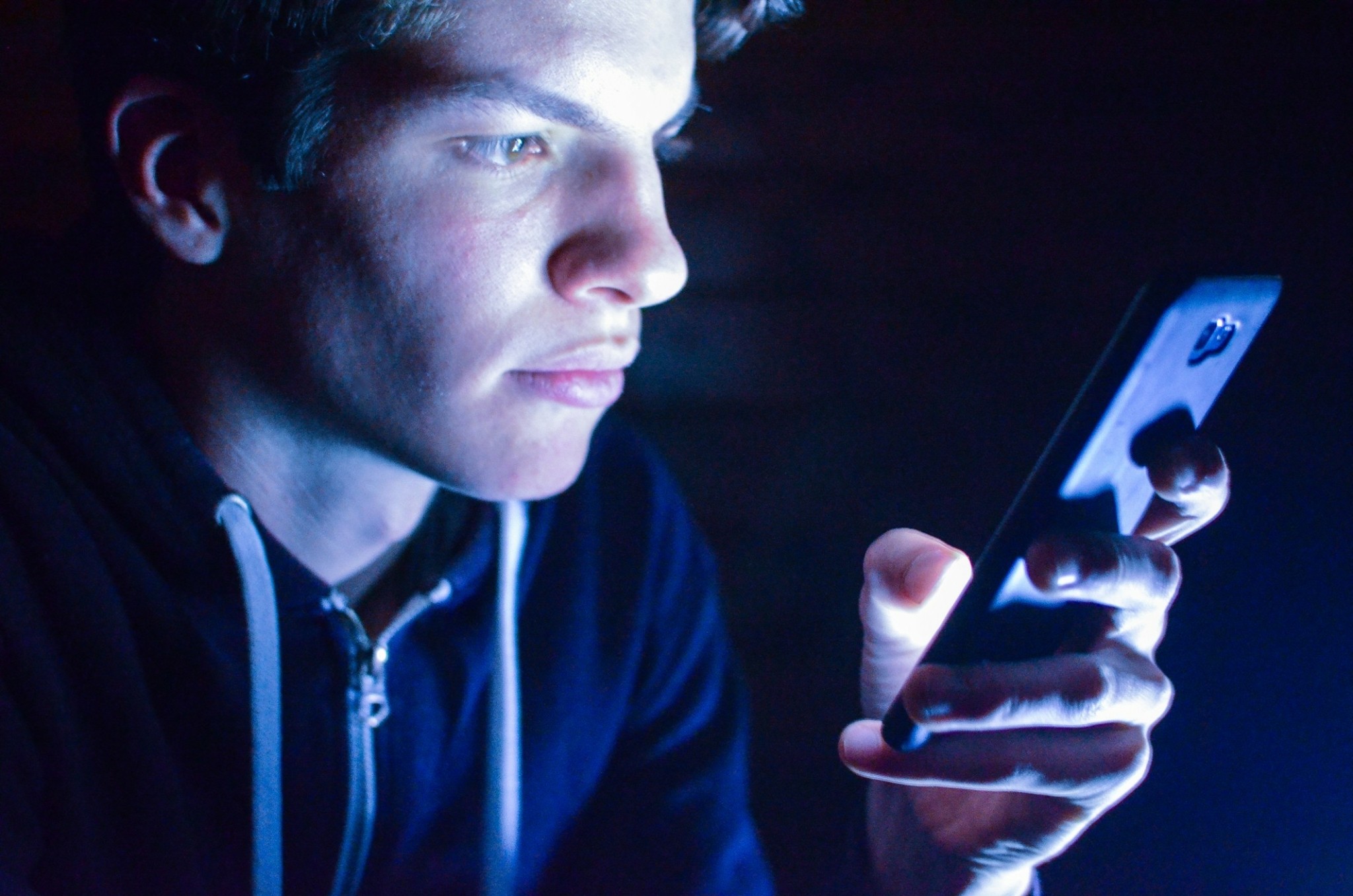 Εθισμένοι στο TikTok: Οι εντατικοί χρήστες σκρολάρουν πάνω από 4 ώρες την ημέρα