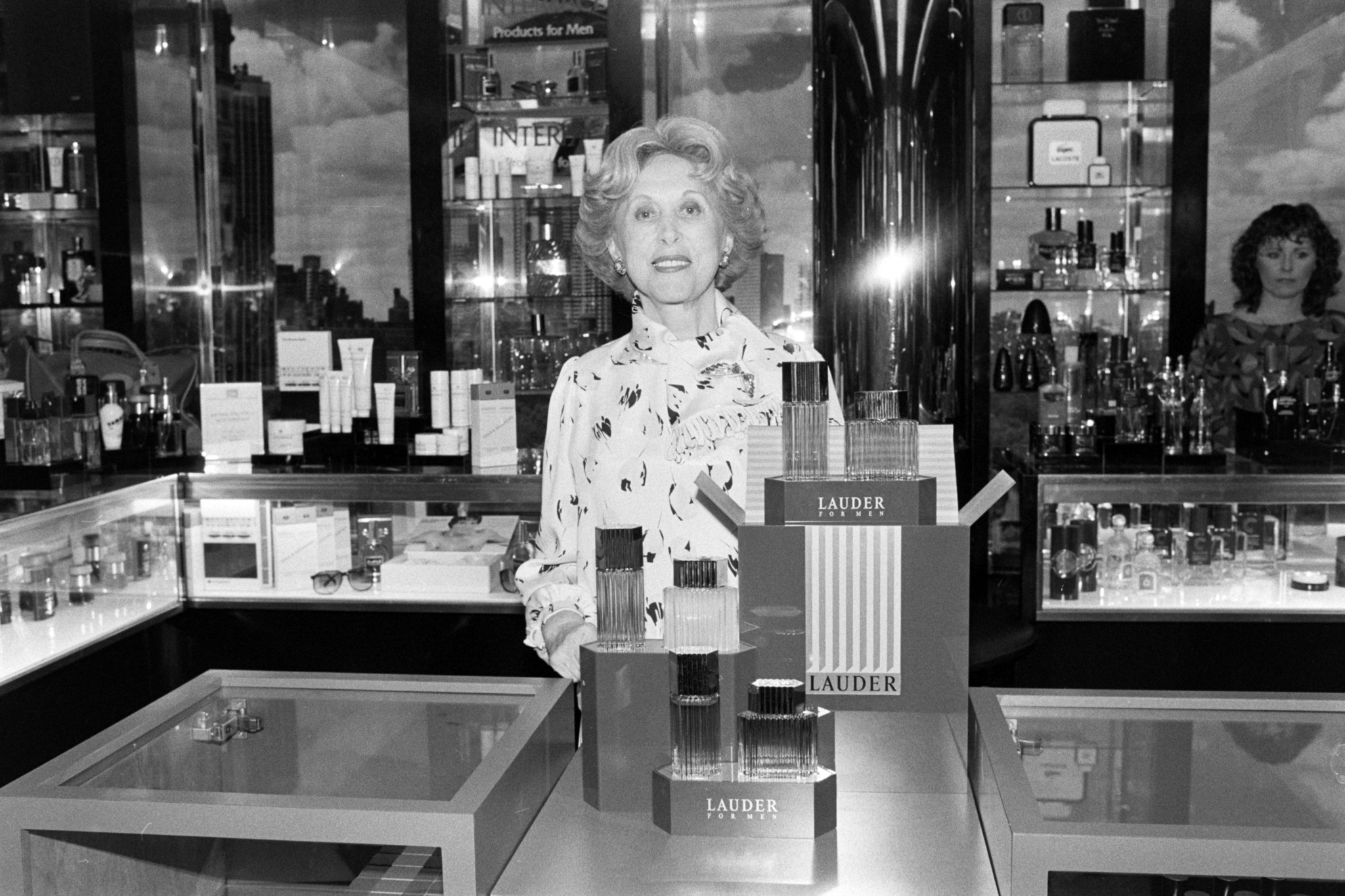 Estée Lauder: Η ιστορία της γυναίκας που έκανε την ομορφιά επιχείρηση