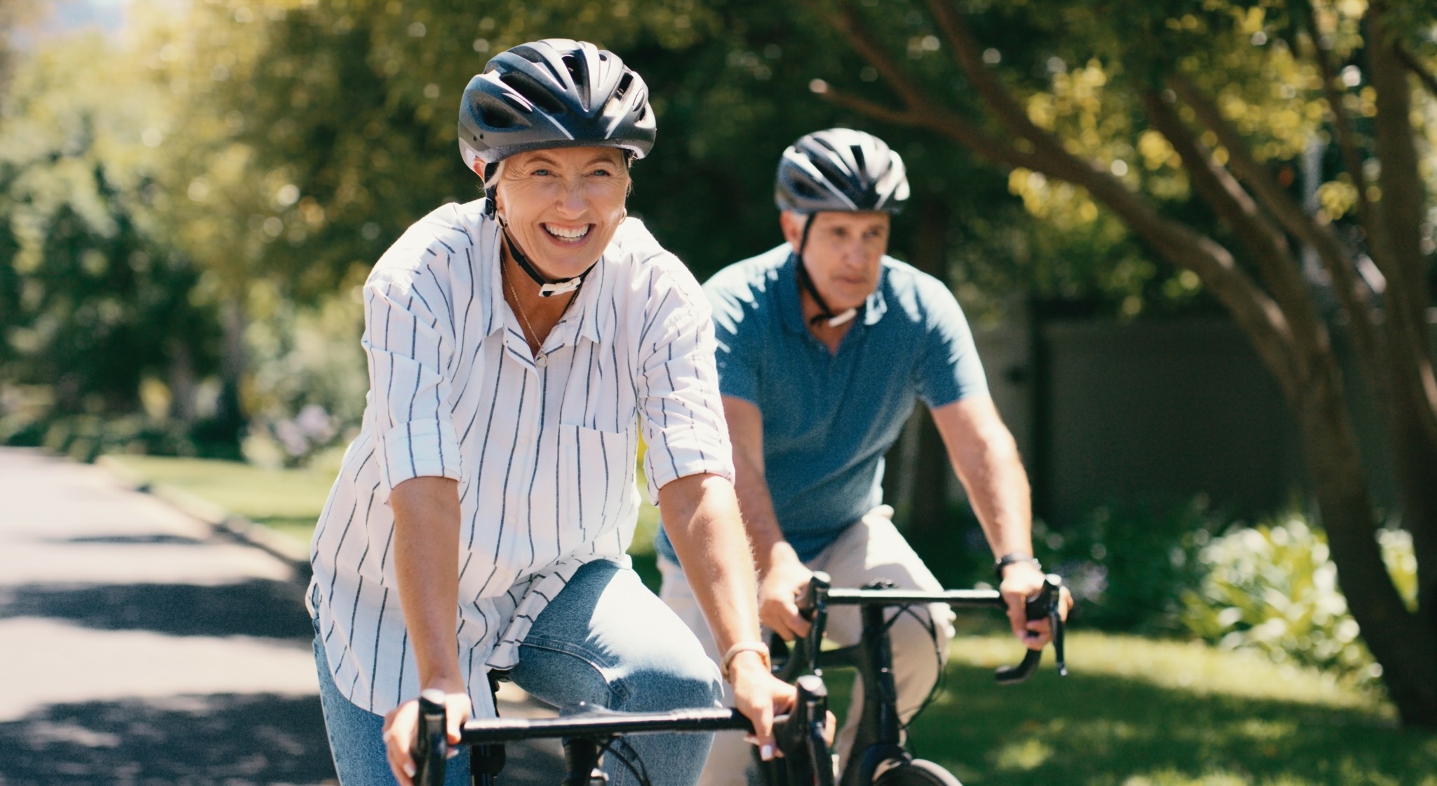 Γεροί και γυμνασμένοι: 60ρηδες αθλούνται μαζικά σε γήπεδα και πάρκα