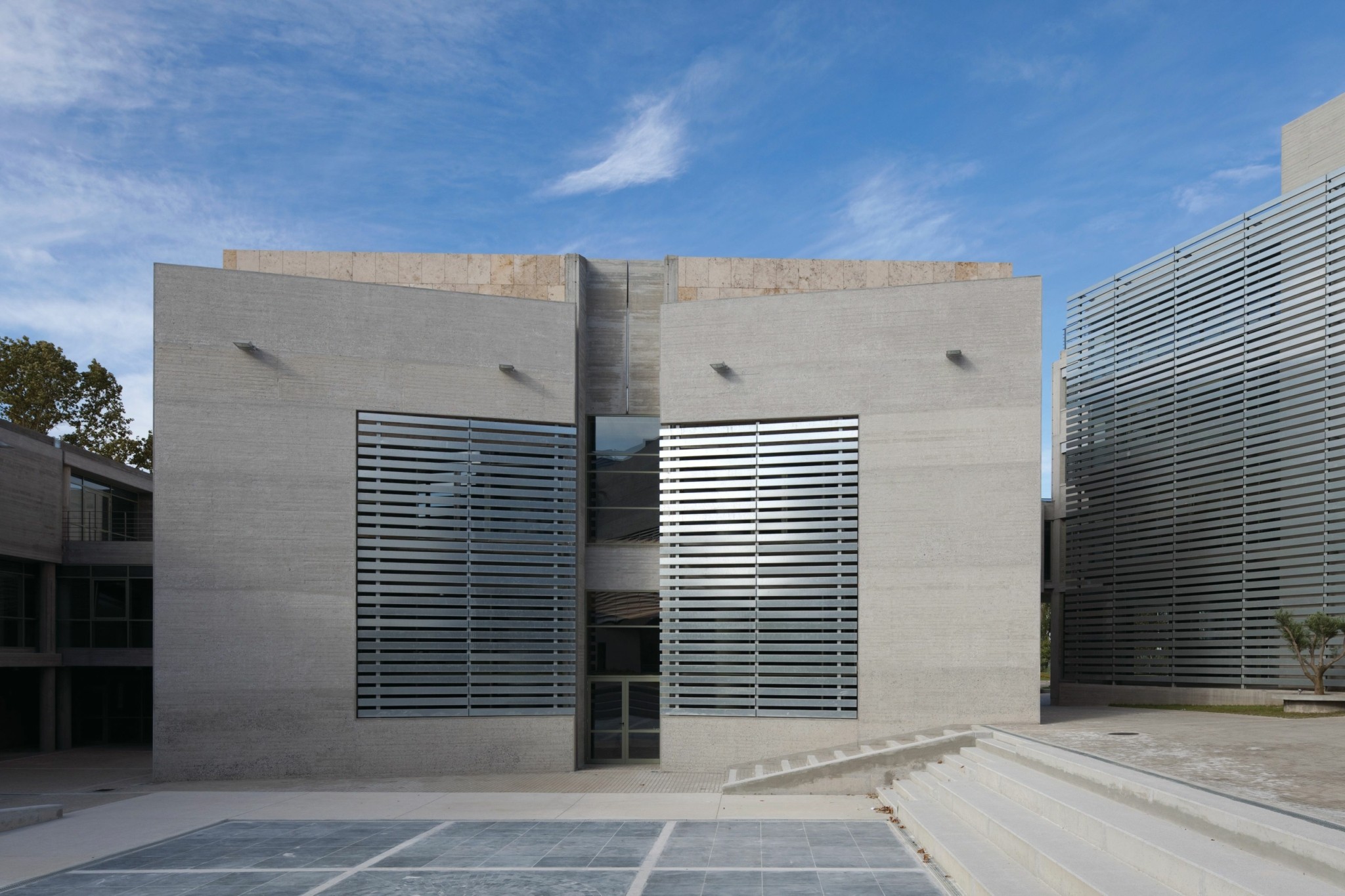 Η ιστορία πίσω από το εντυπωσιακό νέο δημαρχείο Θεσσαλονίκης που χρειάστηκε 23 χρόνια για να υλοποιηθεί