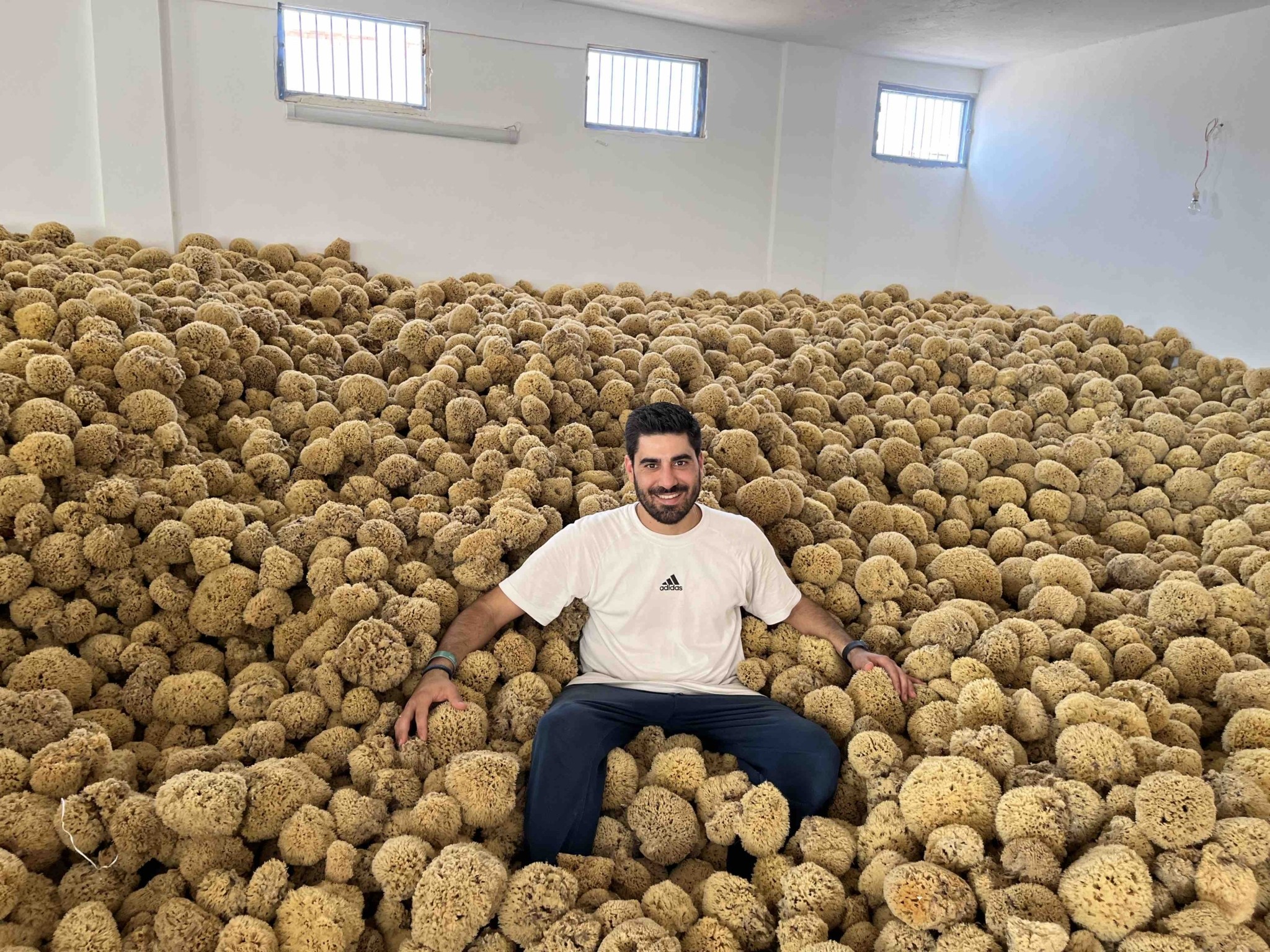 Το εργαστήρι στην Κάλυμνο που παράγει τα πιο premium σφουγγάρια στον κόσμο – Πελάτες του η Hermes και η Κιμ Καρντάσιαν