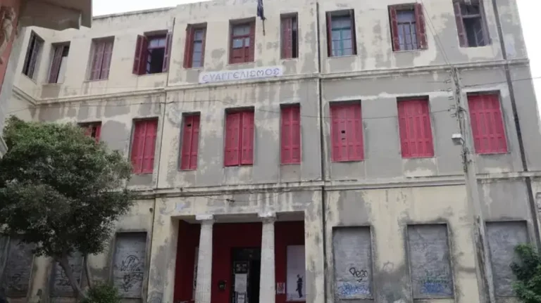 Έξι συλλήψεις για την επίθεση στον Βορίδη από την κατάληψη Ευαγγελισμός στην Κρήτη που εκκενώθηκε (upd)