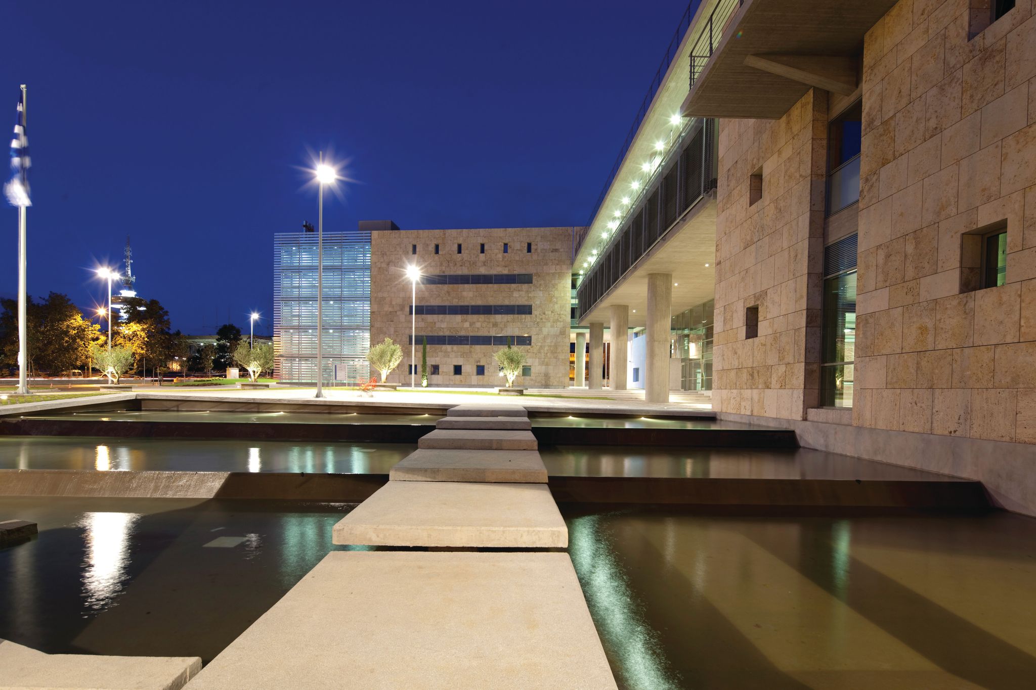 Η ιστορία πίσω από το εντυπωσιακό νέο δημαρχείο Θεσσαλονίκης που χρειάστηκε 23 χρόνια για να υλοποιηθεί