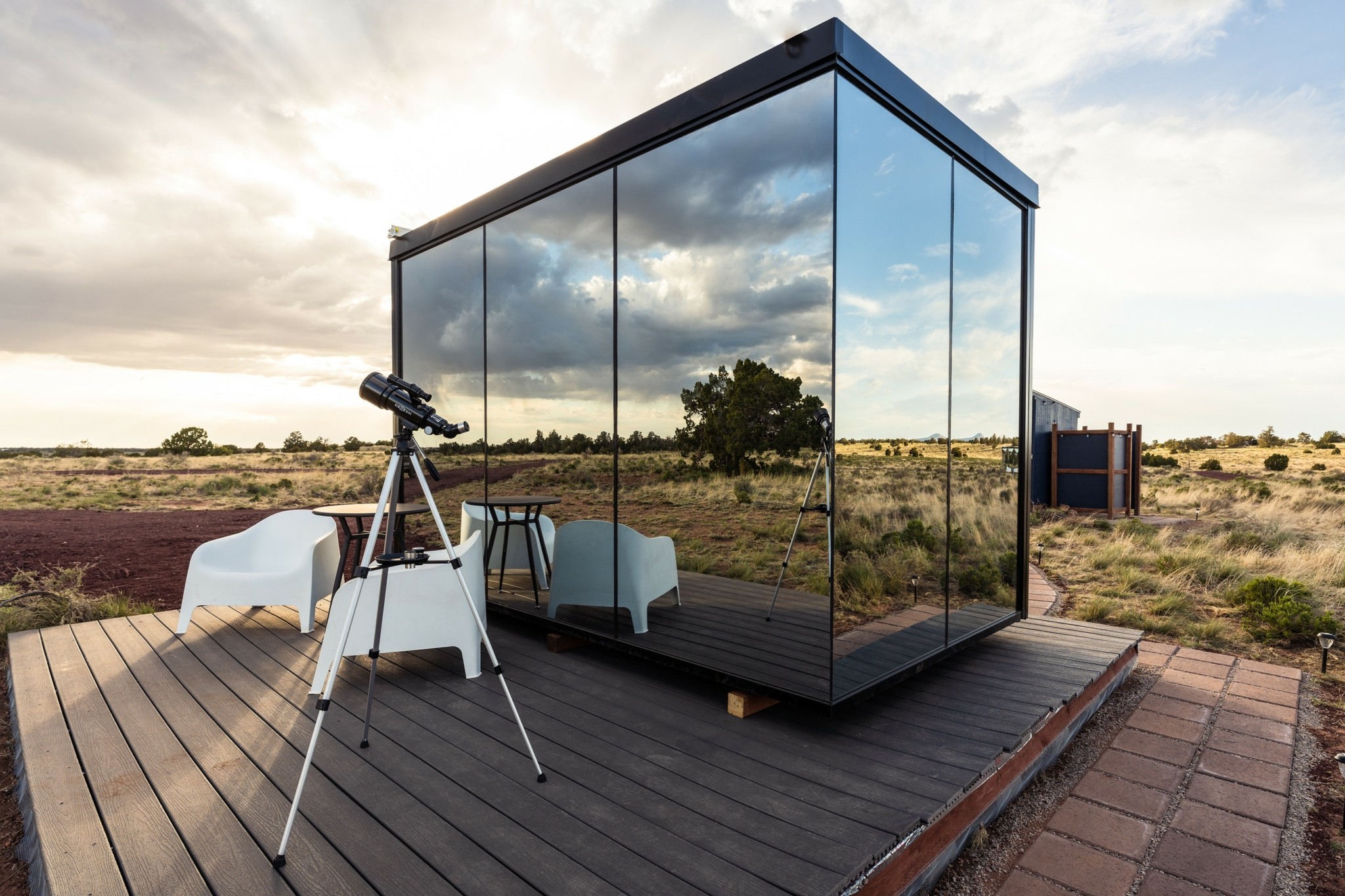 Τι είναι τα καθρεφτόσπιτα; “Φυτρώνουν” στα πιο όμορφα φυσικά τοπία και κάνουν θραύση στο airbnb