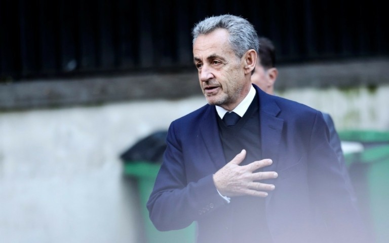 Σαρκοζί: Ανακρίθηκαν τρεις κρατούμενοι που τον απείλησαν στη φυλακή (vid)