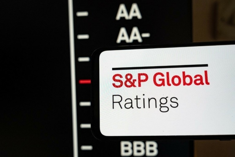 S&P: Αμετάβλητη η βαθμολογία για την Ελλάδα στο «ΒΒB» με σταθερές προοπτικές (πίνακας)