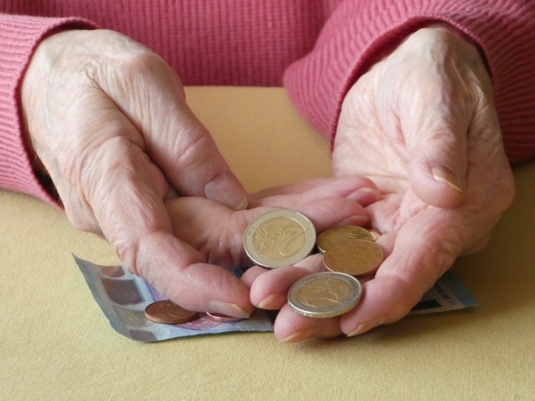 Συντάξεις: Έρχεται ενίσχυση και εφάπαξ επίδομα – Πώς θα ωφεληθούν δύο εκατομμύρια δικαιούχοι