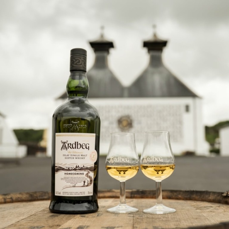 Στο νησί των καπνιστών ουίσκι της Σκωτίας το νέο ξενοδοχείο του θρυλικού αποστακτηρίου Ardbeg είναι η απόλυτη εμπειρία