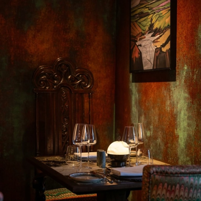 Στο νησί των καπνιστών ουίσκι της Σκωτίας το νέο ξενοδοχείο του θρυλικού αποστακτηρίου Ardbeg είναι η απόλυτη εμπειρία