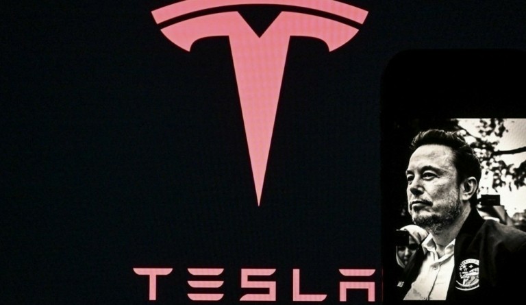 Αντιδράσεις επενδυτών στο σχέδιο αμοιβής του Μασκ ύψους 1 τρισ. δολαρίων – Τι απαντά η Tesla