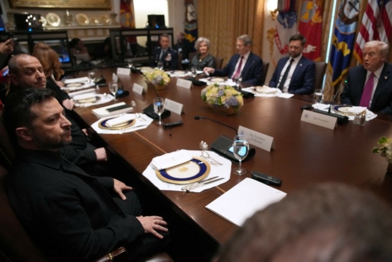 Financial Times: Ο Τραμπ κάλεσε στον Λευκό Οίκο τον Ζελένσκι να αποδεχθεί τους όρους της Ρωσίας