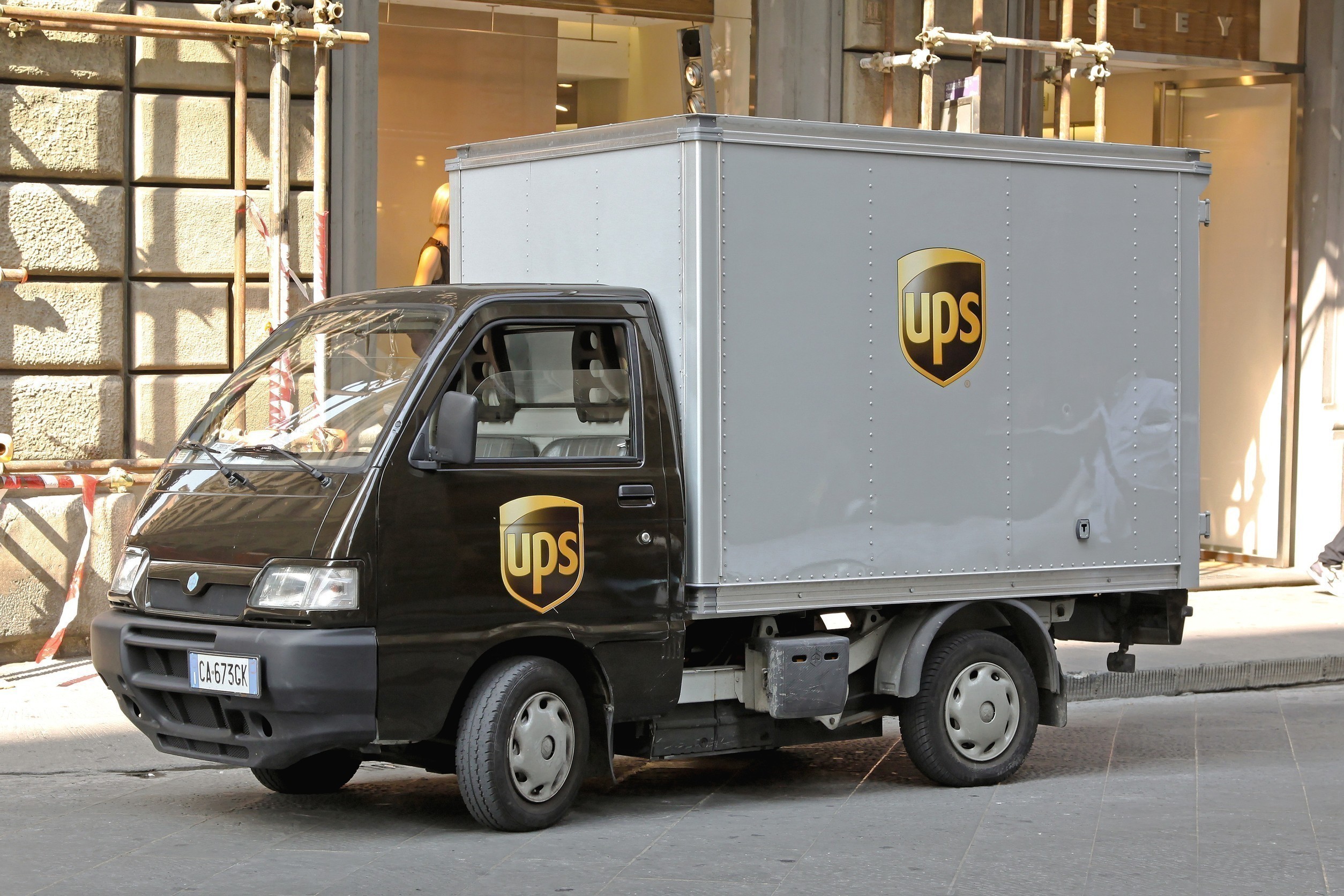 UPS: Άλμα 13% για τη μετοχή μετά τις 34.000 απολύσεις και τα κέρδη-έκπληξη | Ειδήσεις για την Οικονομία UPS: Άλμα 13% για τη μετοχή μετά τις 34.000 απολύσεις και τα κέρδη-έκπληξη | Ειδήσεις για την Οικονομία