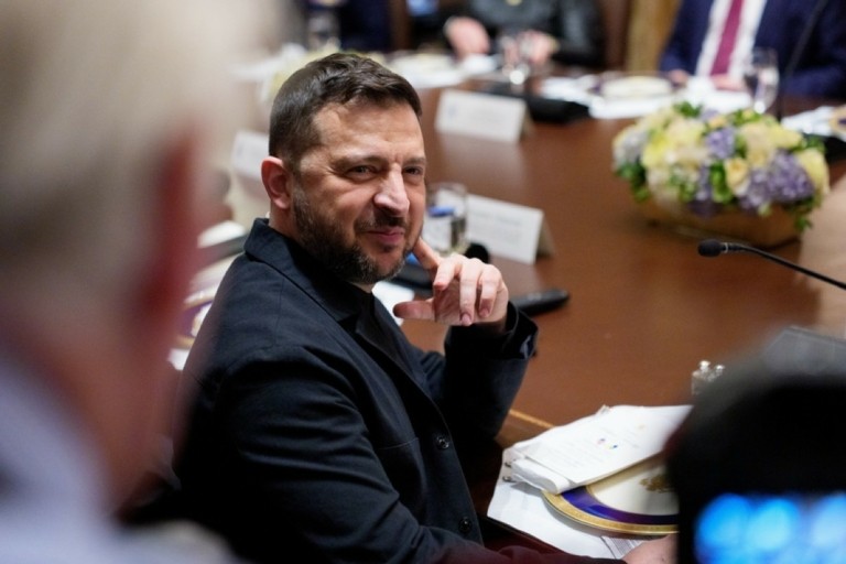 Ζελένσκι για την επικύρωση της συμφωνίας ειρήνης: «Οι συνομιλίες με τις ΗΠΑ συνεχίζονται» (tweets)