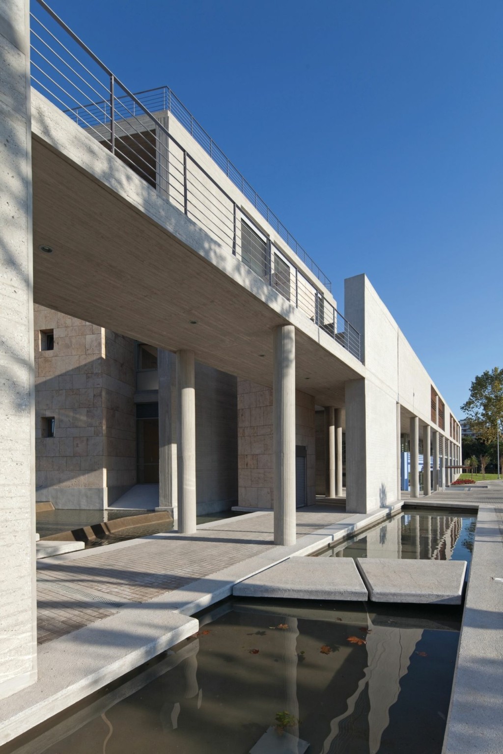 Η ιστορία πίσω από το εντυπωσιακό νέο δημαρχείο Θεσσαλονίκης που χρειάστηκε 23 χρόνια για να υλοποιηθεί