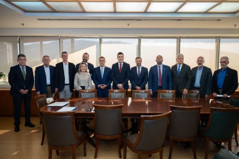 Coca-Cola Τρία Έψιλον: Αναλαμβάνει την αποκατάσταση των πυρόπληκτων περιοχών στην Πάτρα-Αχαΐα