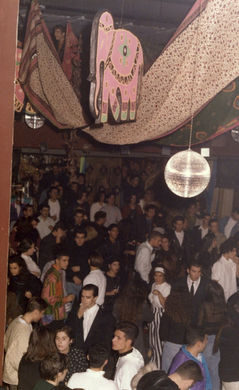 Faz: To θρυλικό αθηναϊκό κλαμπ που έγραψε ιστορία τη δεκαετία του ‘90