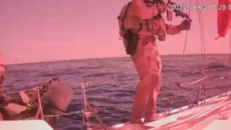 Ο ισραηλινός στρατός σταμάτησε και το Marinette, το τελευταίο πλοίο του στολίσκου για τη Γάζα (vid)