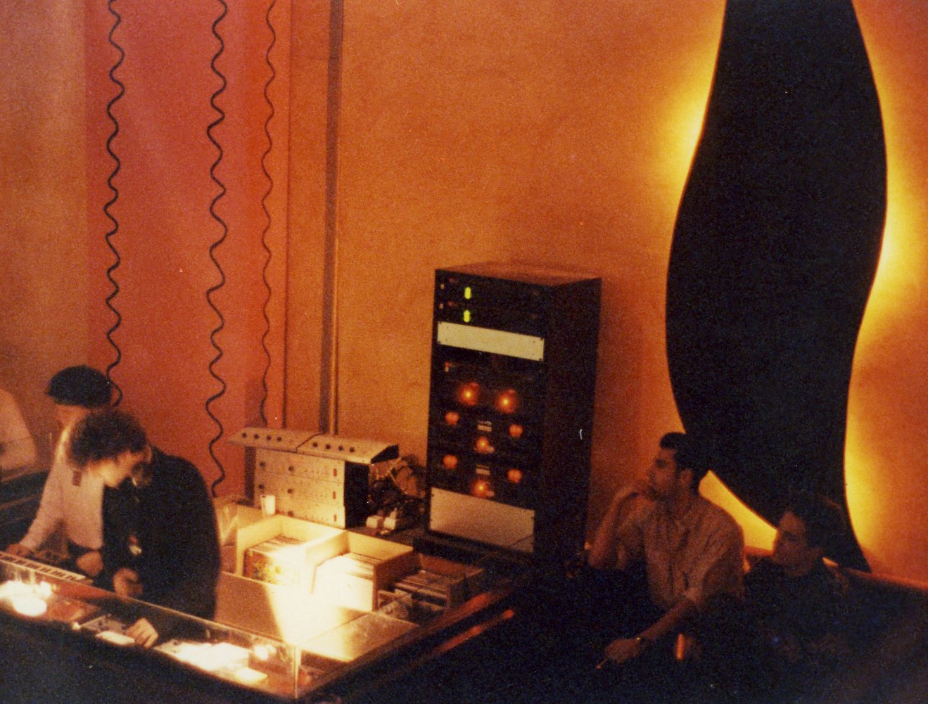 Faz: To θρυλικό αθηναϊκό κλαμπ που έγραψε ιστορία τη δεκαετία του ‘90