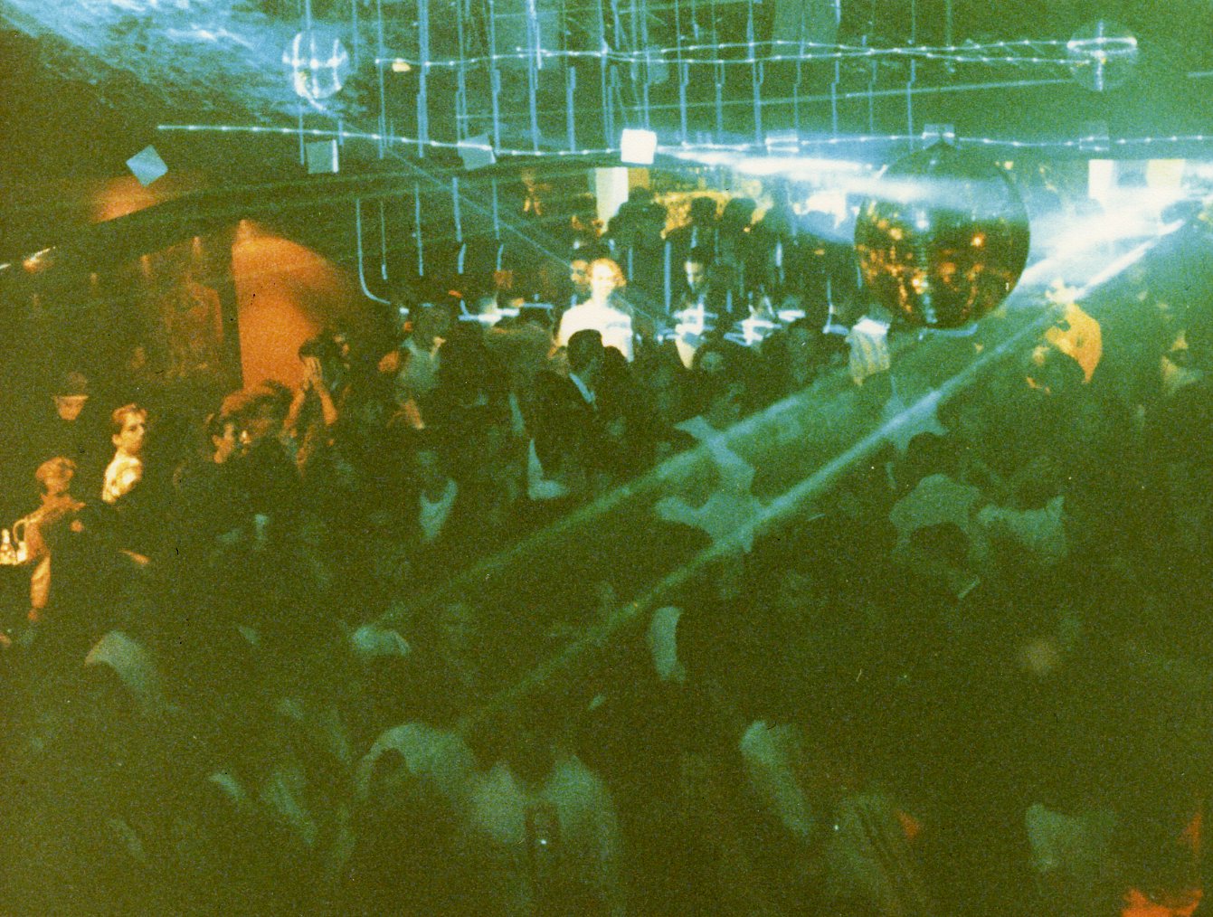 Faz: To θρυλικό αθηναϊκό κλαμπ που έγραψε ιστορία τη δεκαετία του ‘90