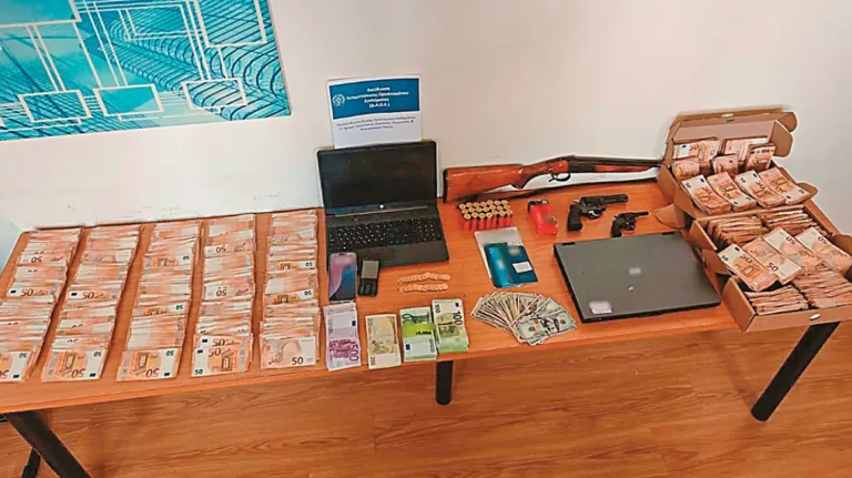 Η νέα μεγάλη πληγή της οικονομίας: Kλέβουν ΦΠΑ €1,5 δισ. τον χρόνο – Οι εταιρείες μαϊμού, οι ταρίφες και οι αχυράνθρωποι