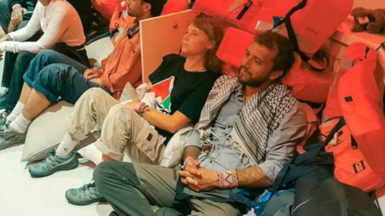 Global Sumud Flotilla: Προς απέλαση όλοι οι ακτιβιστές που έπλεαν προς τη Γάζα (vids)