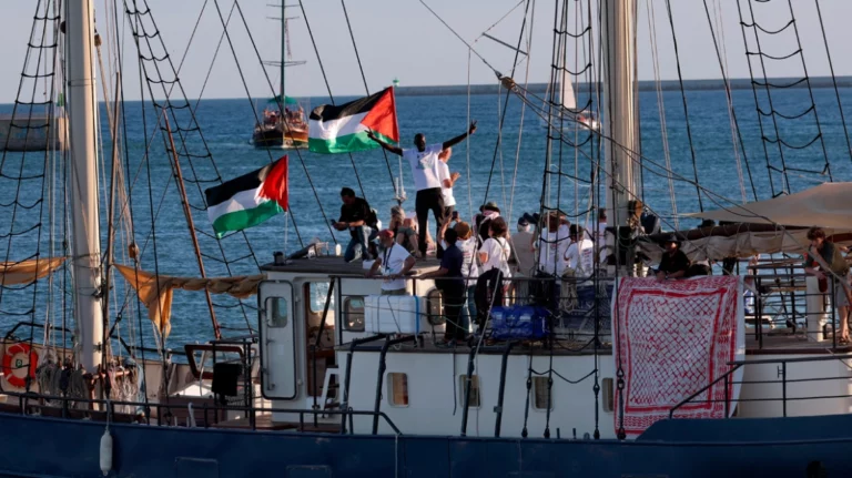 Οι Ισραηλινοί αναχαίτισαν 32 σκάφη του στολίσκου προς τη Γάζα – Ρεσάλτο στο ελληνικό «Οξυγόνο» (upd)