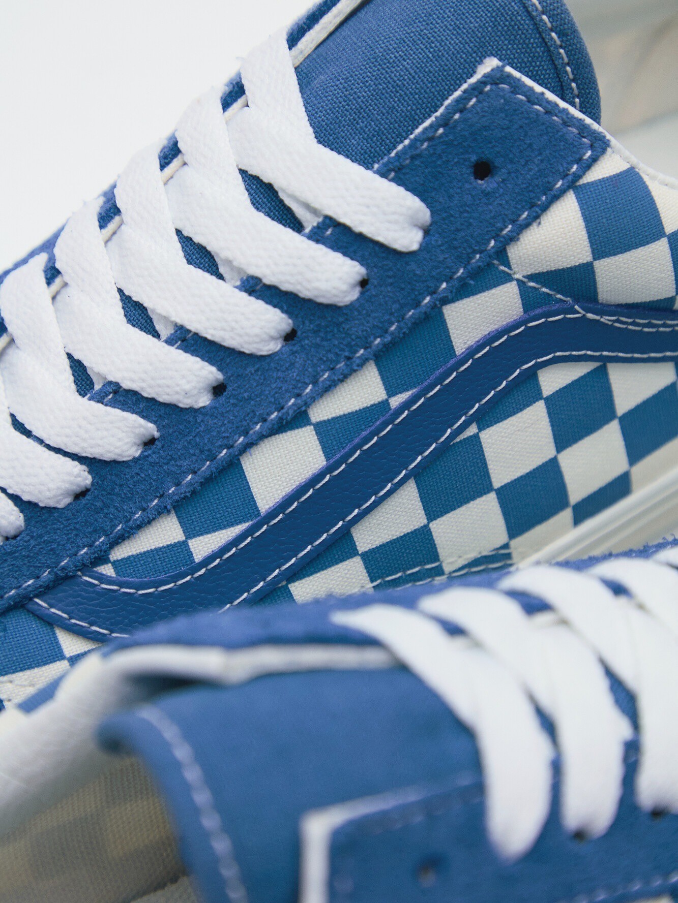 Ποιοι και γιατί φοράνε Vans; Το πάνινο παπούτσι που έγινε φαινόμενο