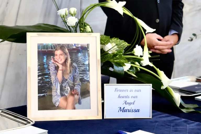 Συγκίνηση στο τελευταίο αντίο στη Μαρίσσα Λεμού στο Α’ Νεκροταφείο Αθηνών